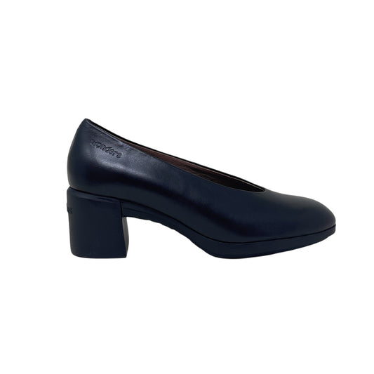 WONDERS | NATURE | BLACK LEATHER